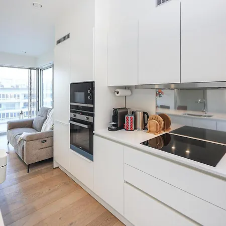 2 Bedroom Cozy In Lägenhet