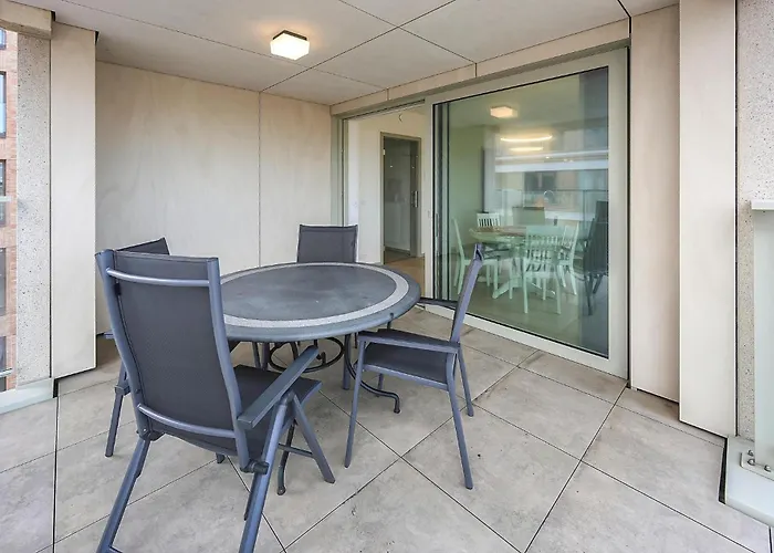 2 Bedroom Cozy In Apartment