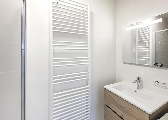 2 Bedroom Cozy In Apartment