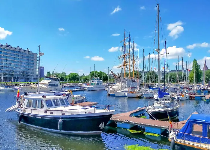 2 Bedroom Cozy In Apartment *